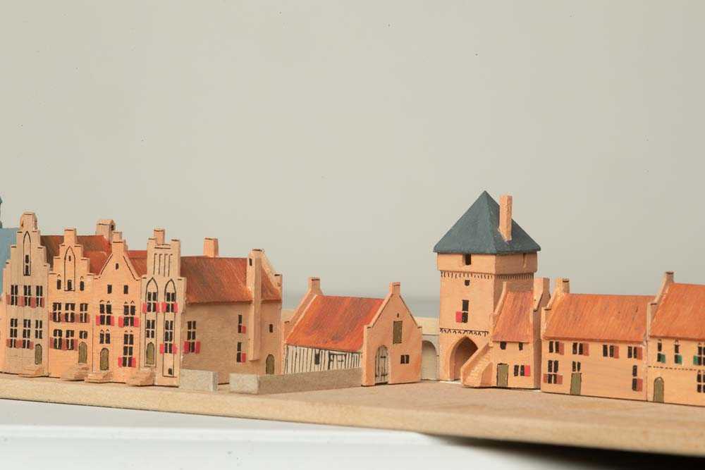 Kerkhof 2 is op deze foto het tweede huis van links